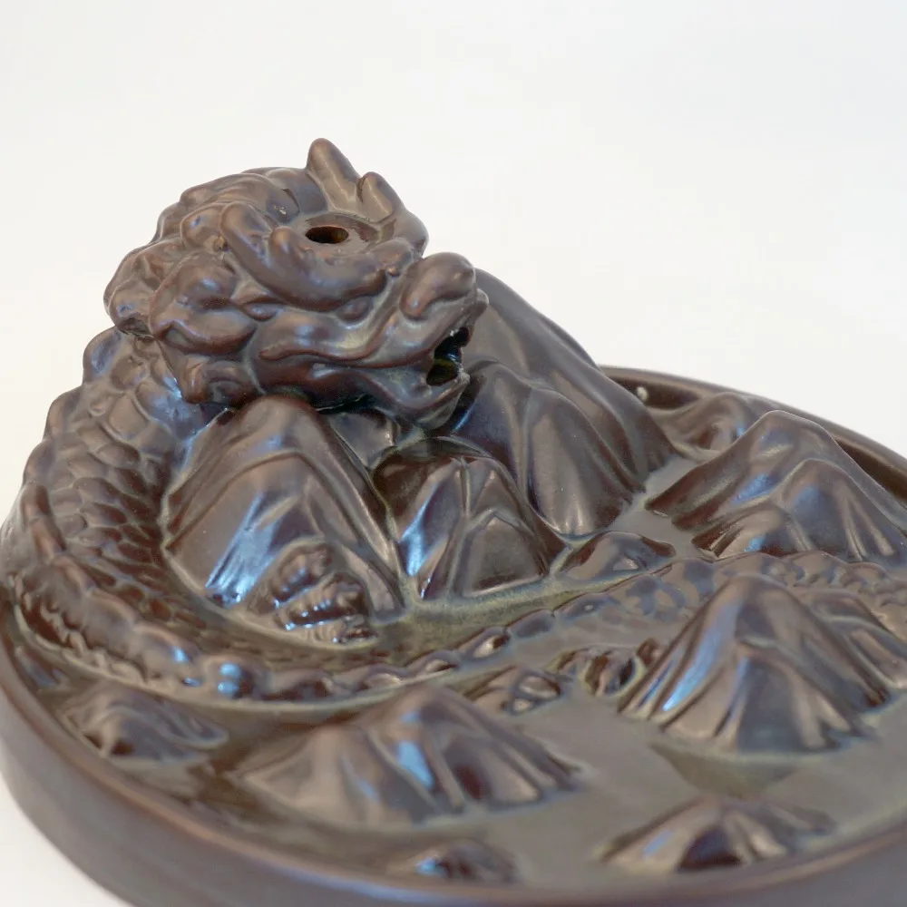 Керамическая курильница в виде дракона с изображением величественных гор | Дом и