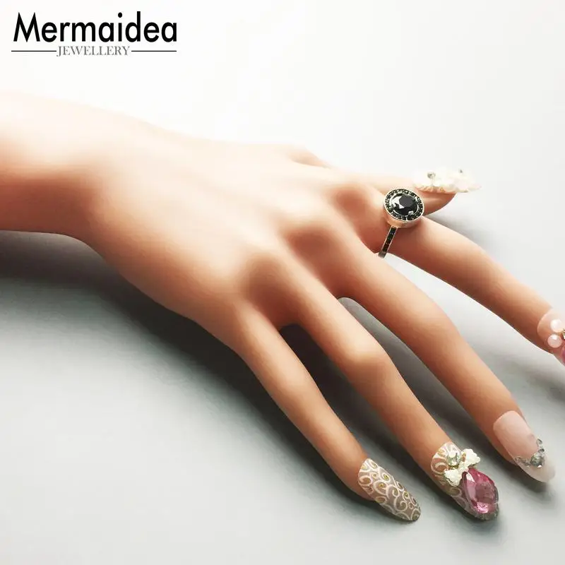 Обручальные кольца с черными круглыми кристаллами посеребренные модные