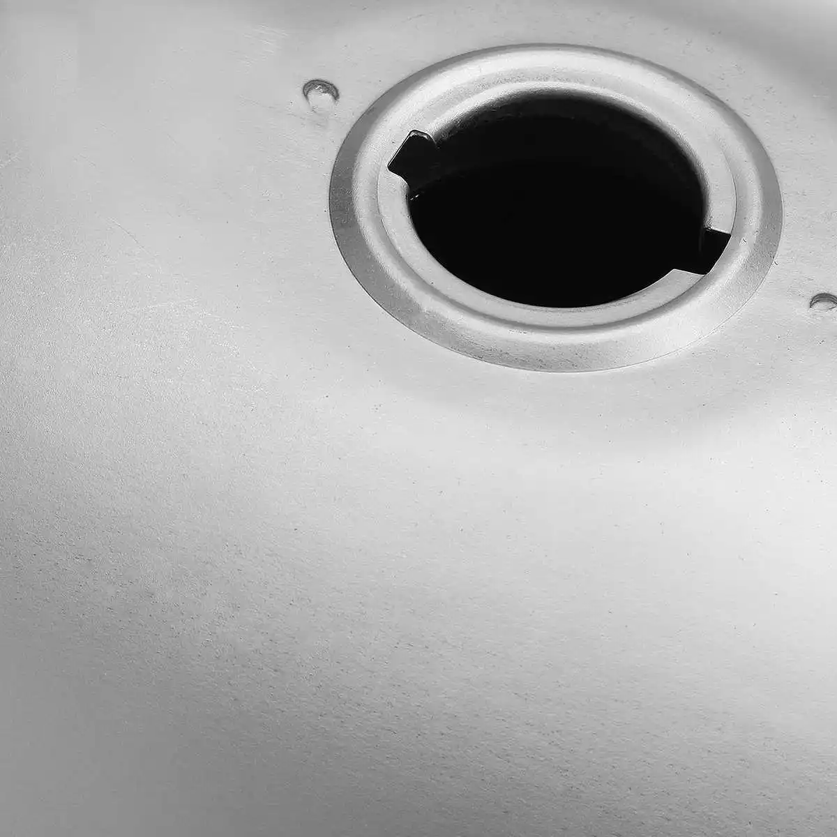 Silver Vintage Universal 10L Cafe Racer Fuel Gas Tank For Suzuki/for Yamaha/for Honda 750 550 with Thick Iron Cap Switch