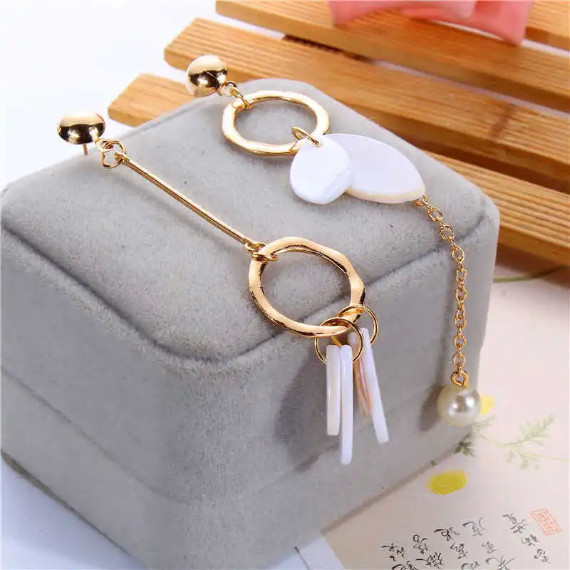 Серьги капли золотистого цвета с ракушкой Необычные висячие серьги EM3036 День