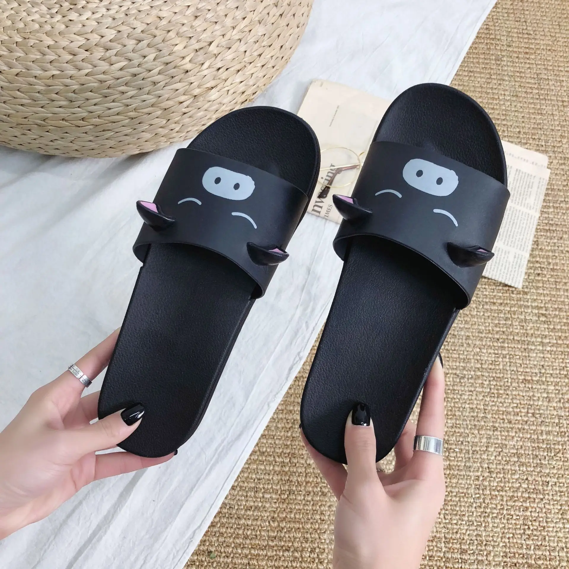 Женская летняя одежда корейские тапочки Новогодняя обувь с изображением свинки