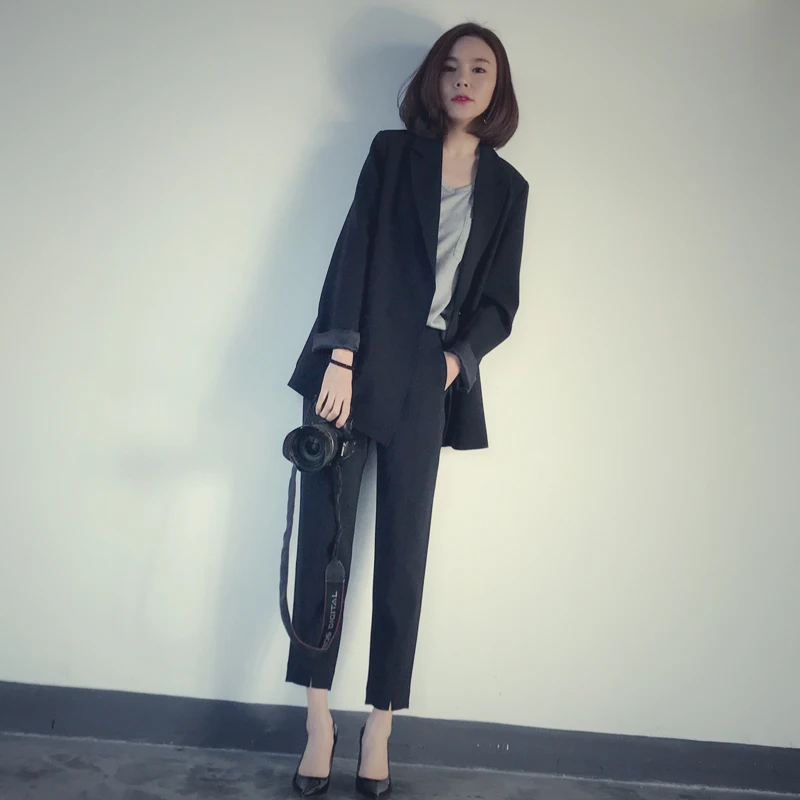 Женский костюм с длинными рукавами свободный из двух предметов Осень-зима 2020 |