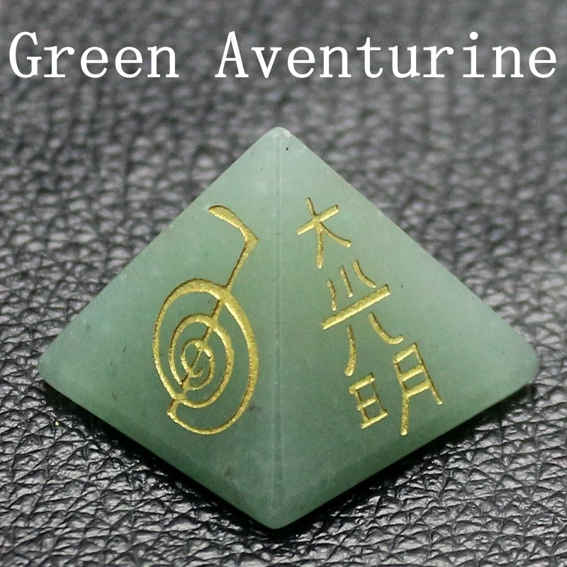 Green Aventurine Горячие продажи природного кристалла драгоценного камня Пирамида с резьбой энергии аура чакра - Цвет: Green Aventurine