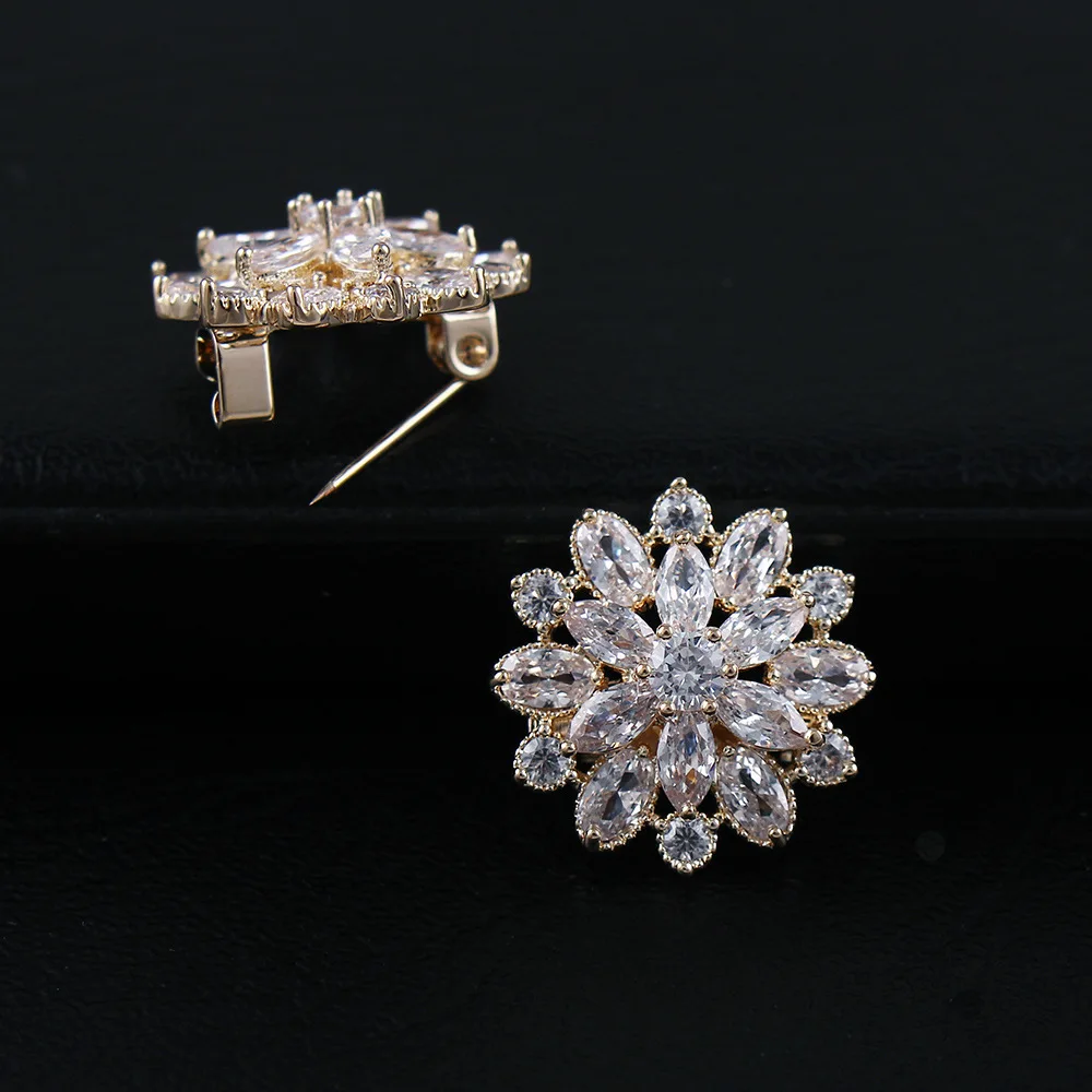CINDY XIANG Cubic Zirconia Flower Brooches For Women And Men Unisex Wedding Coat Pin Copper Material Fashion Jewelry New Arrival