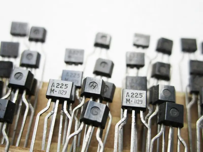 

Оригинальный новый 100% импорт 2SA225 A225