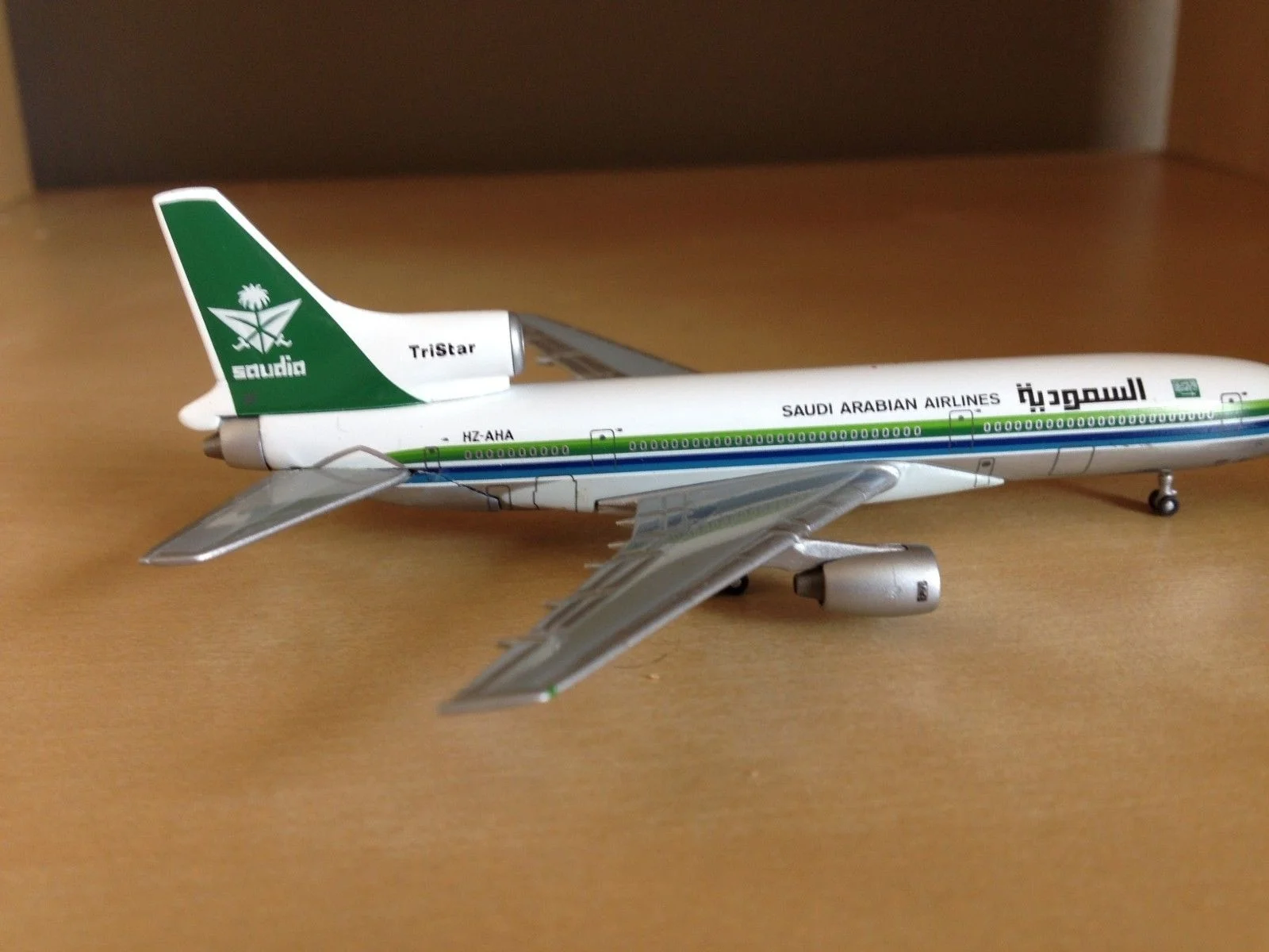 1:500 Saudia Airways 1011-200 HZ-AHA модель самолета