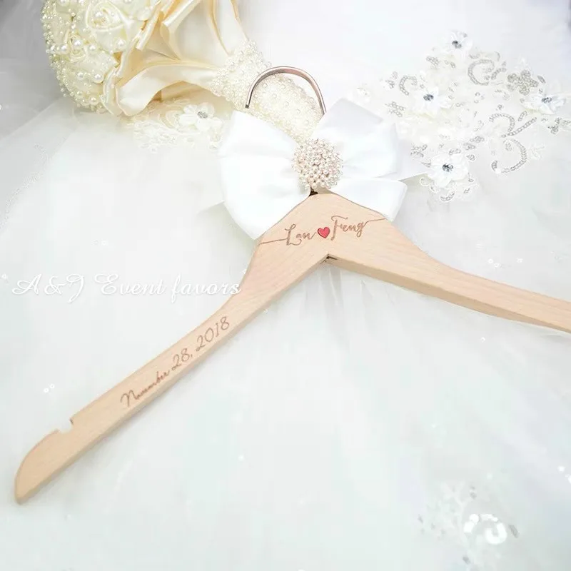 2pcs lot unique Custom Name Wooden Red heart Bride Groom dress Hanger couple birthday gifts Personalized Bridesmaid gift | Дом и сад