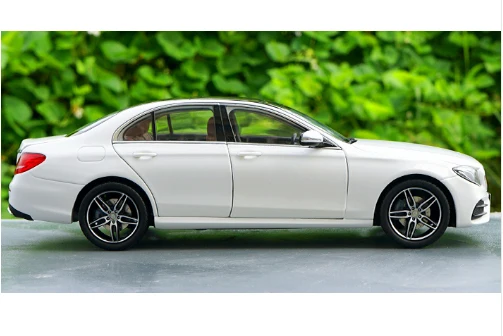 Белый 1:18 Масштаб E-Class E-Klasse Limousine усовершенствованная модель автомобиля из сплава литая металлическая модель игрушечного автомобиля игрушки для мальчиков Коллекция подарков - Цвет: Белый
