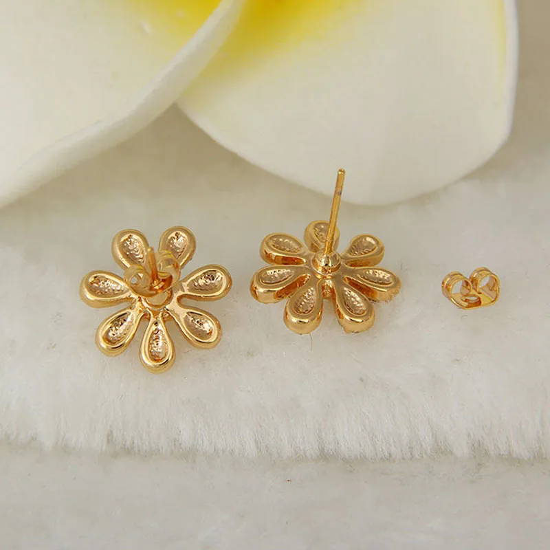 Lefeng Золотой цветок Форма Имитация Перл Кристалл серьги стержня для женщин