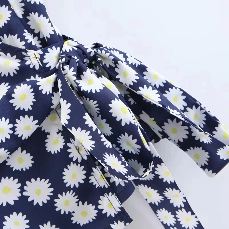 

Klacwaya women daisy print cotton shirts 2019 summer ladies bohemian floral blouses with belt girls chic street-wear tops femme