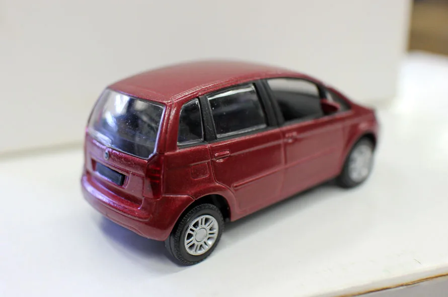 N orev 1: 64 FIAT IDEA бутик сплава игрушки для детей Детские игрушки модель оригинальная коробка