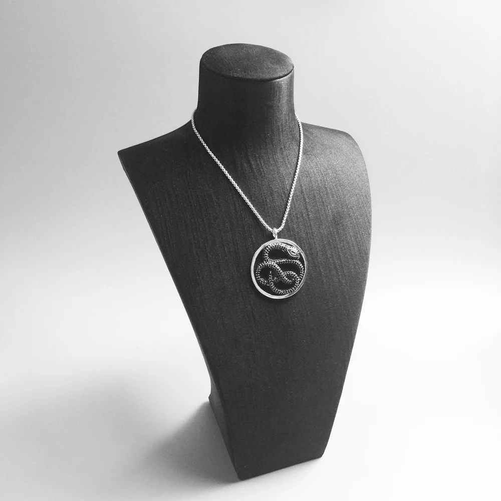 Подвеска круглая черная змея 925 стерлингового серебра для женщин Lover