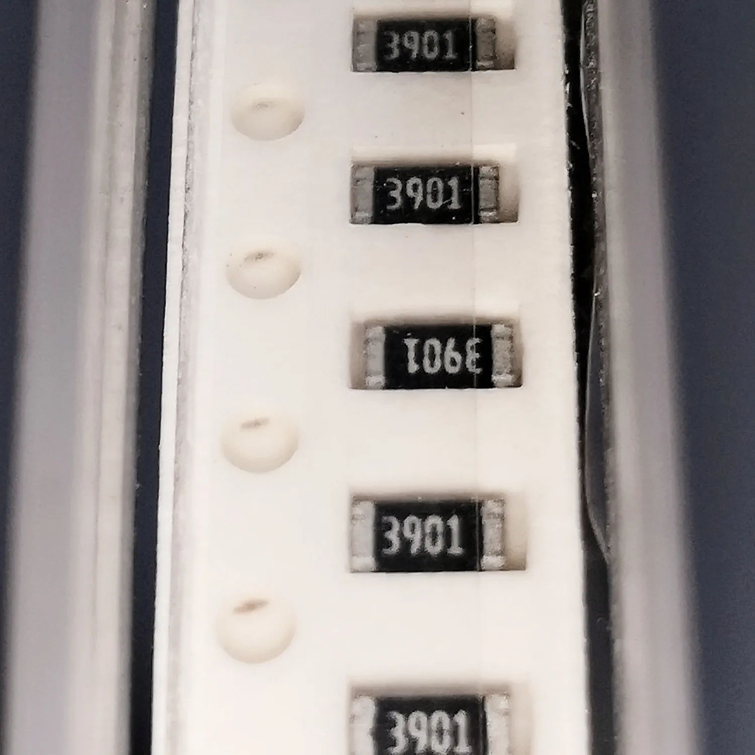 

20 шт. CRCW12063K90FKEAC SMD чип резистор Ом 1% 1/4 Вт 1206