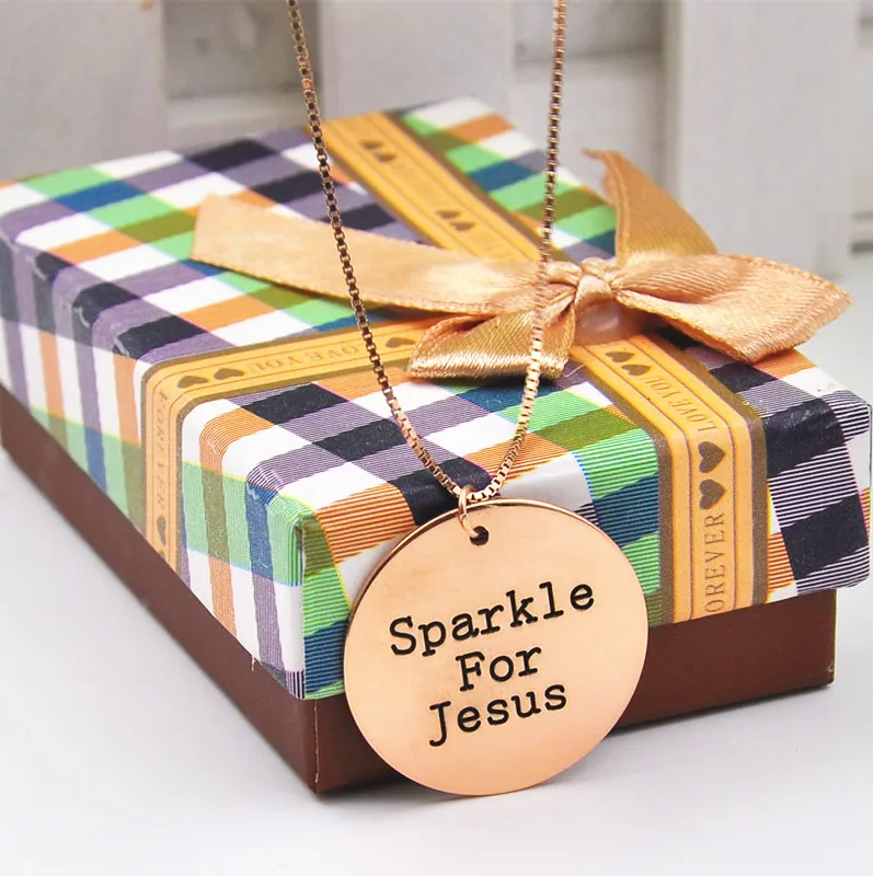 Ожерелье из розового золота с диском и именной гравировкой | Украшения