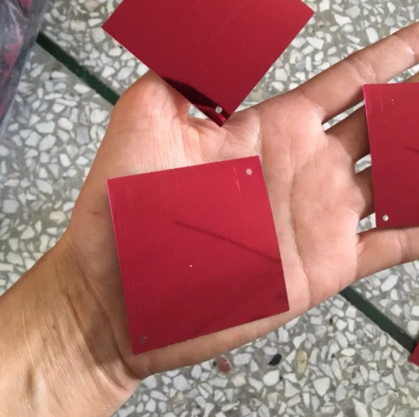 Принадлежности для шитья 5*5 см 2 отверстия искусственные винно красные блестки