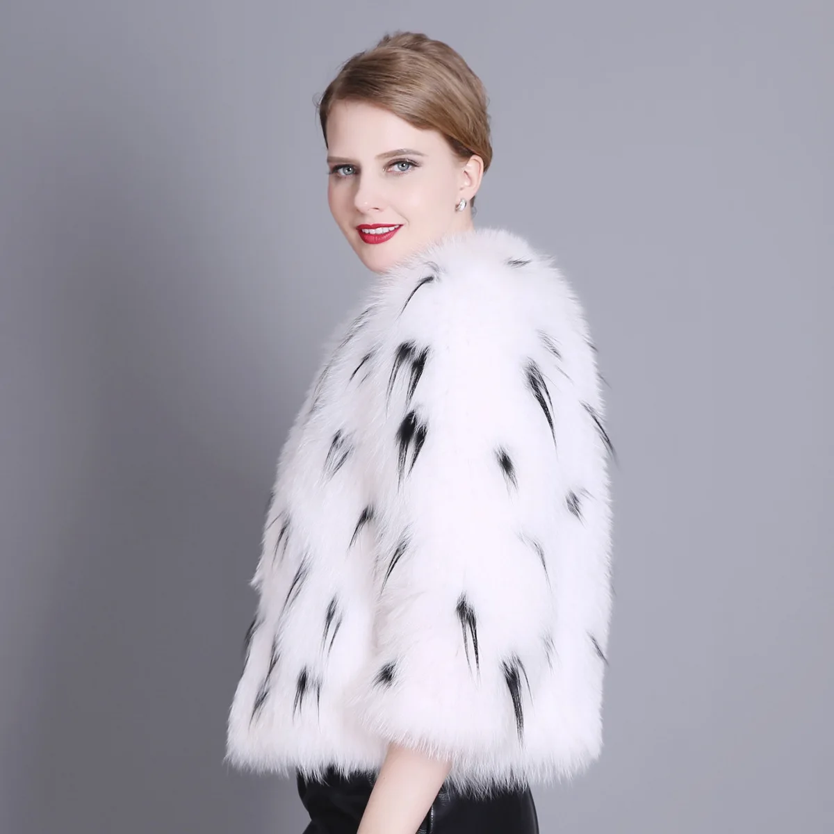 2018 Новое Женское теплое пальто из натурального меха енота вязаная короткая