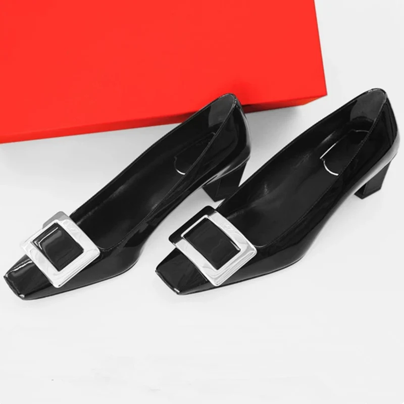 

Женские туфли-лодочки из лакированной кожи, серебристые, черные, с квадратным носком, на массивном высоком каблуке, с металлической пряжкой,...