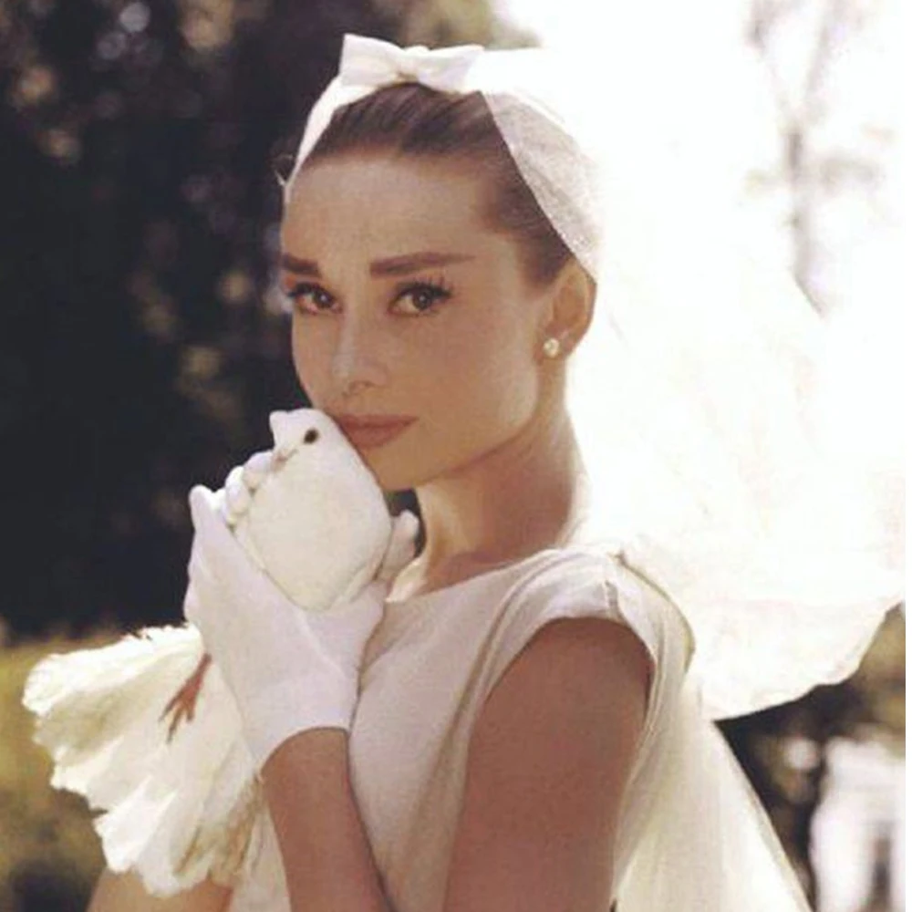 Короткие Винтаж Свадебные фаты для невест из тюля с жемчугом 2 слоя лук Хепберн