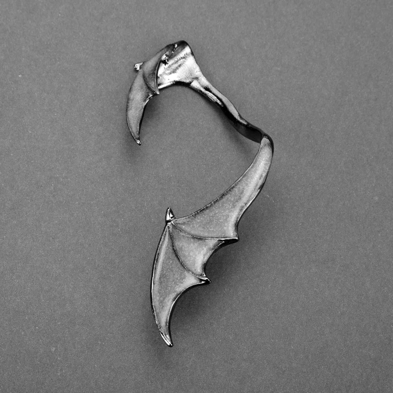

2020 New Luminous Dragon Ear Cuff Clip Glow in the Dark Punk Ear Jewelry for Men and Women stainless steel Fashion Gifts