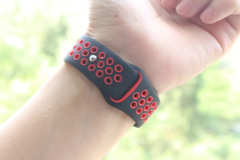 Black Red URVOI ремешок для apple watch series 5 4 3 2 1 лёгкие дышащие силиконовые ремешок для iwatch sport band 38/40 42/44 мм - Цвет ремешка: Black Red