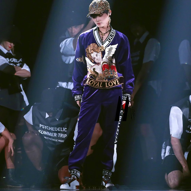 

Luxurious Designing Women Runway Velvet Pants Suits Loose Sweatshirt Slim Trousers Angel Embrodiery Two Pieces Sets Casual Suits