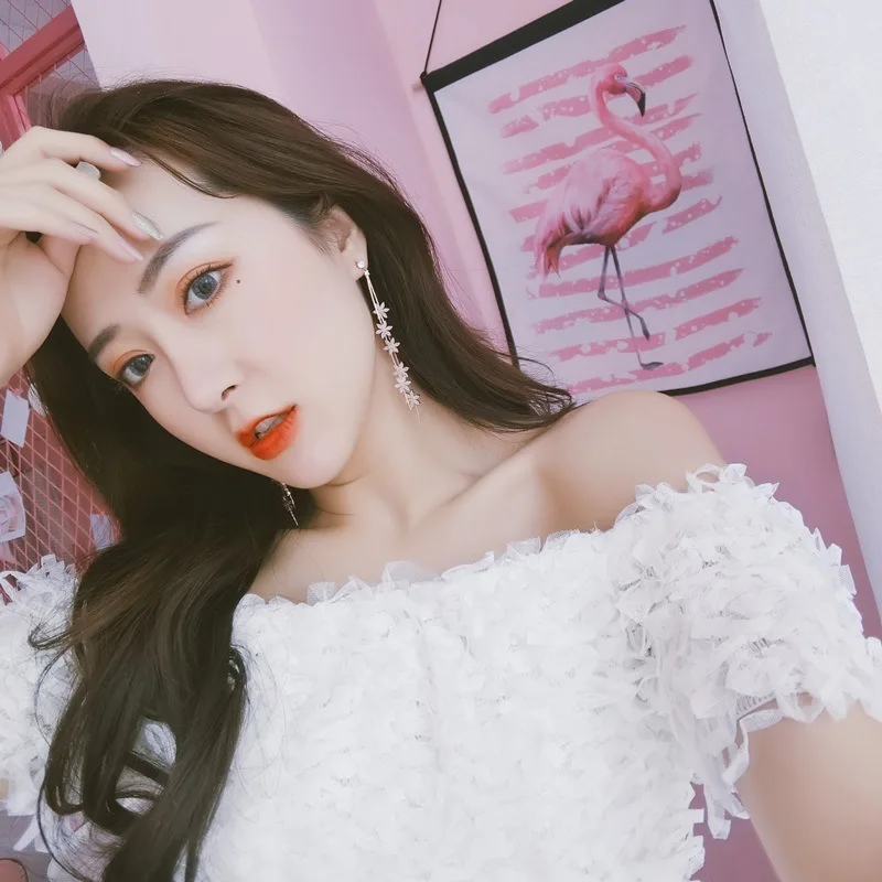 Женские длинные серьги клипсы классические розовые стразы с кристаллами