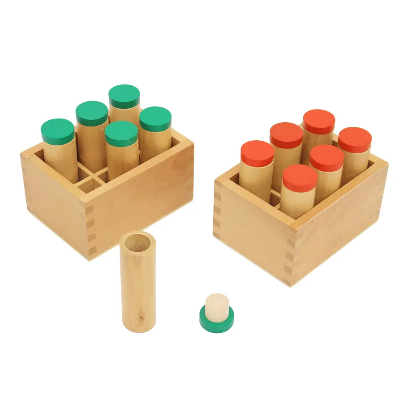 Игра шумящие коробочки. Звуковые цилиндры монтессори. Игра шумелки из киндеров. Шумовые коробочки. Тепловые бутылочки монтессори.