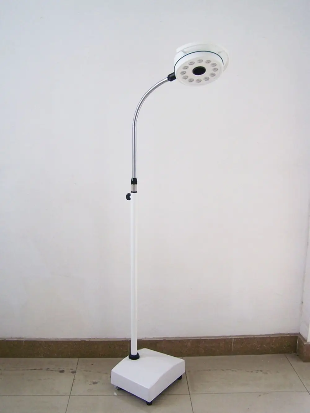

Good Quality New Dental 36W Mobile Surgical Medical Exam Light LED Shadowless Lamp Cold Light