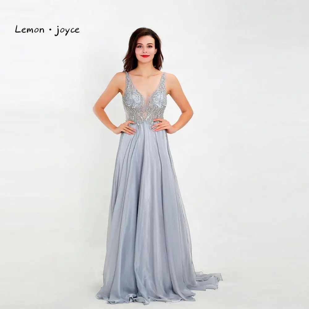 Женское платье без рукавов Lemon joyce серое вечернее из шифона с треугольным вырезом