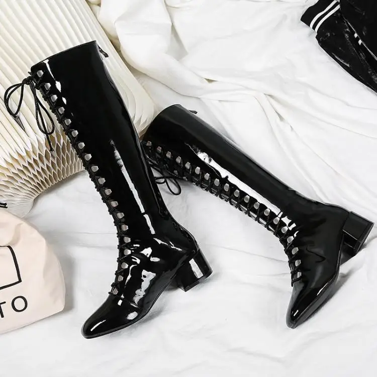 Новинка блестящие зимние сапоги из лакированной кожи Цвет серебристый черный