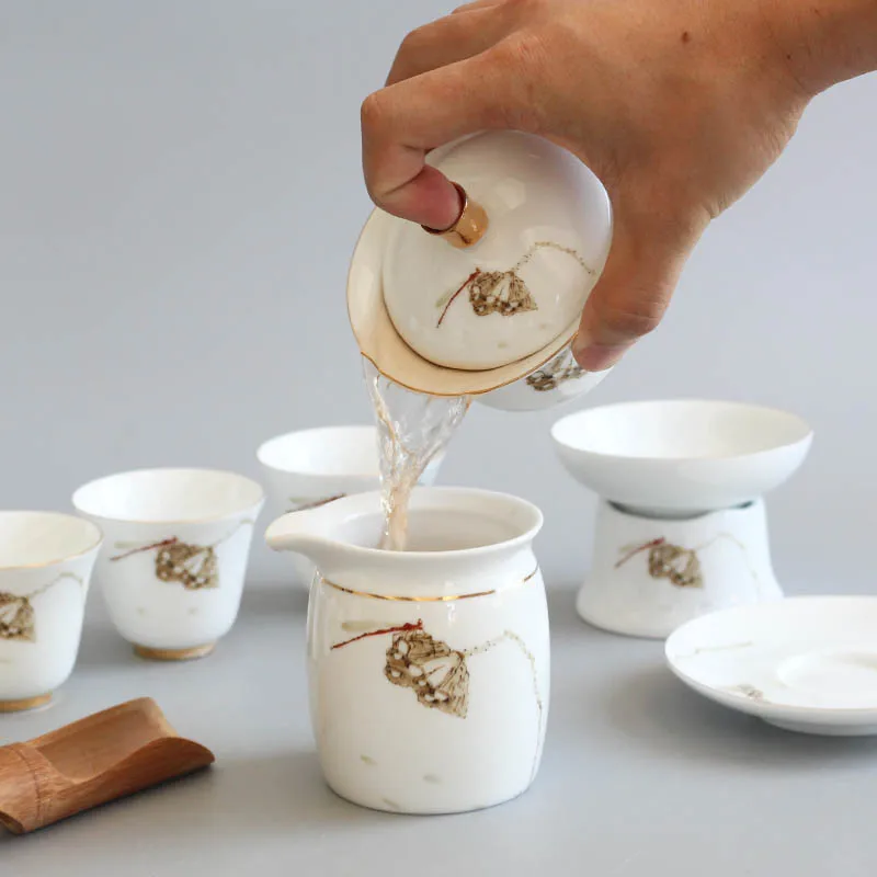 Керамическая фарфоровая чаша Цзиндэчжэнь ручной работы 130 мл золотисто белая с