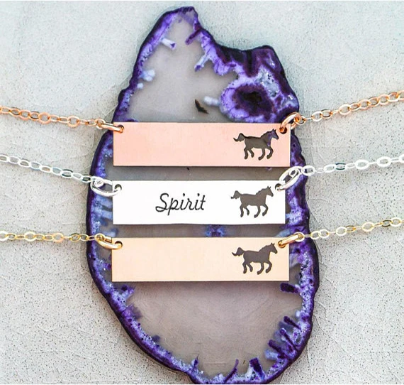 

Personalized Unique Animal Charm Racing Horse Bar Necklace Horse Jewelry Running Horse Pendant Accept Drop Shipping YP6075