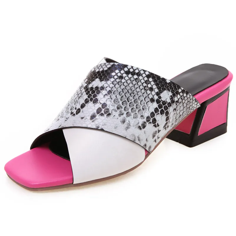 Женские босоножки с квадратным носком FEDONAS черные из искусственной кожи принтом