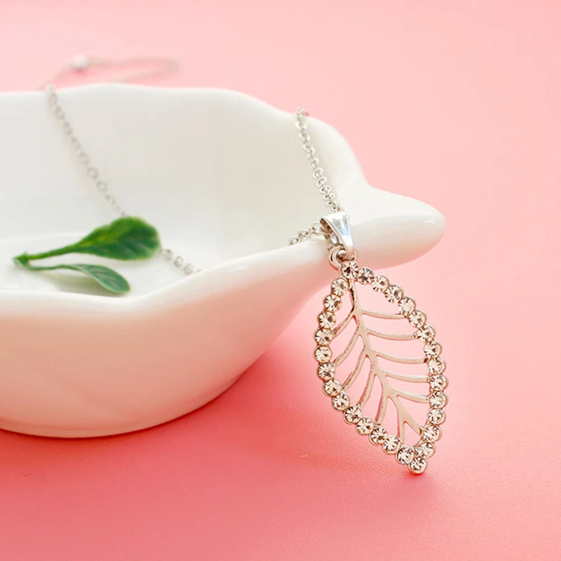 Женская цепочка с подвеской в виде листьев кристаллами|Ожерелья подвеской| |