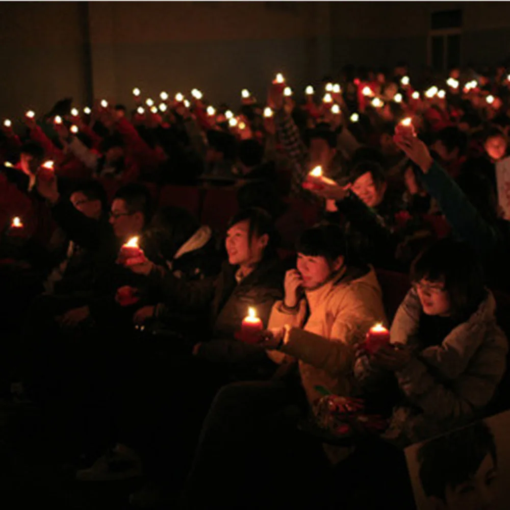 Комплект из 2 предметов в виде красного яблока с ароматом фруктов лампы свечи
