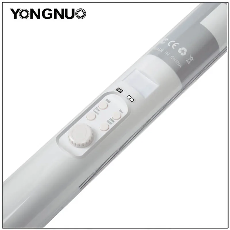 Ручной светодиодный светильник Yongnuo YN360 II со встроенным аккумулятором 3200k до 5500k