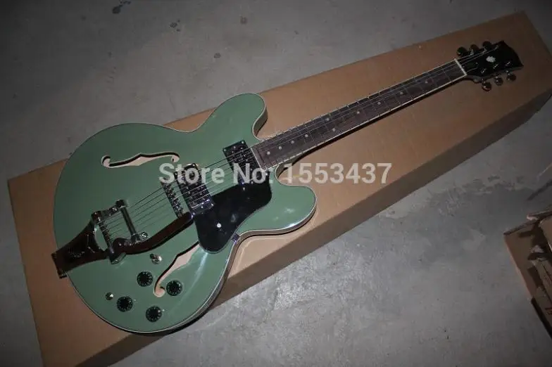 Бесплатная доставка полу полые тела красного дерева клена ES-335 Bigsby тремоло Джаз