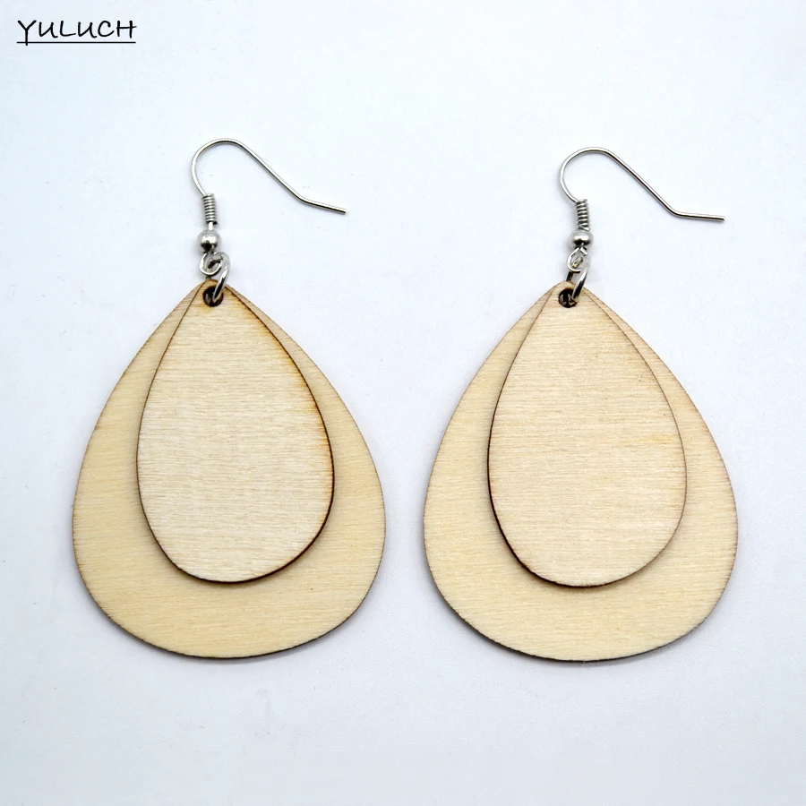 Пара необработанных круглых полых деревянных ювелирных изделий с кисточками