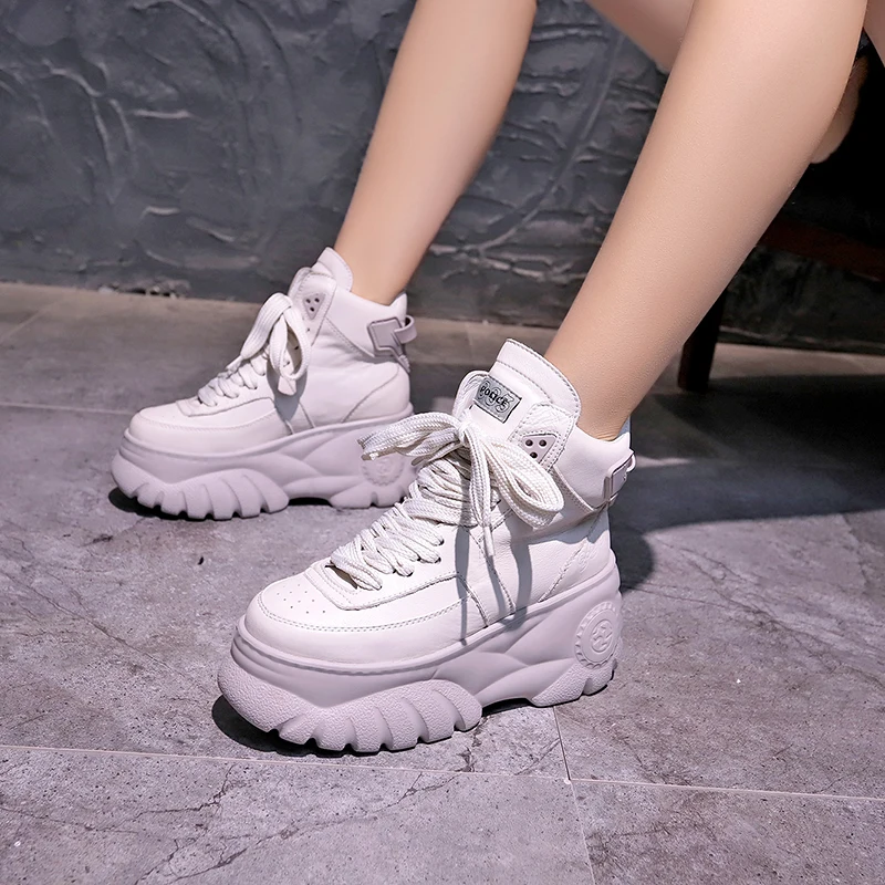 Новинка обувь на не сужающемся книзу высоком массивном каблуке женские