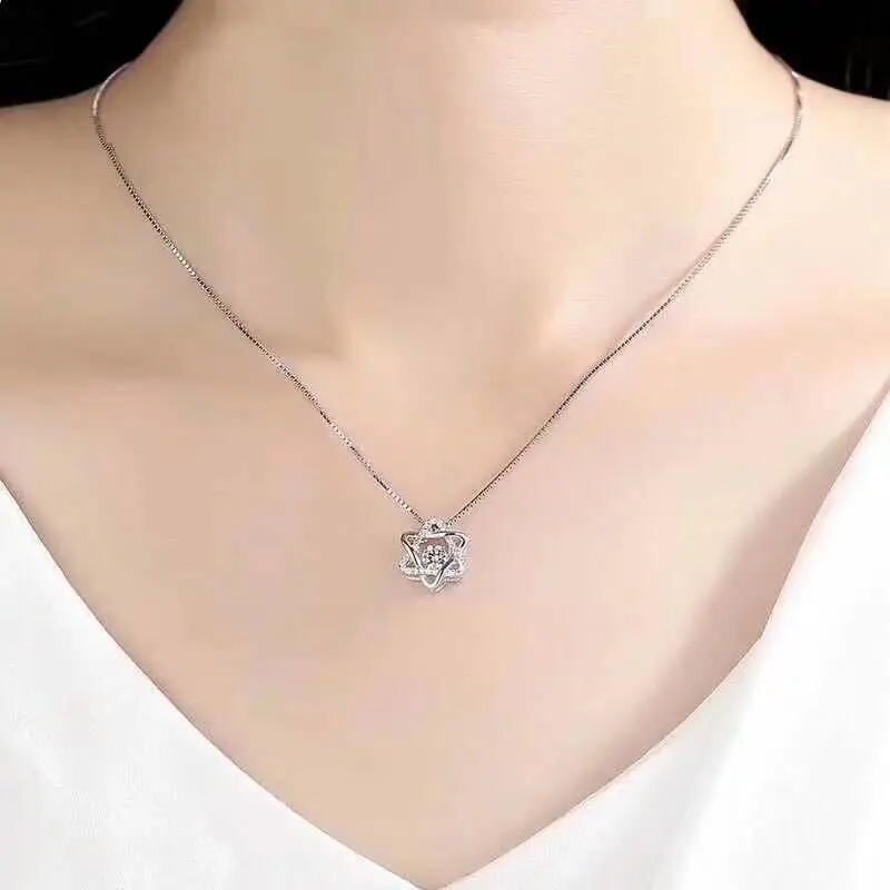 Женское колье из серебра 925 пробы с изображением мигающего сердца от
