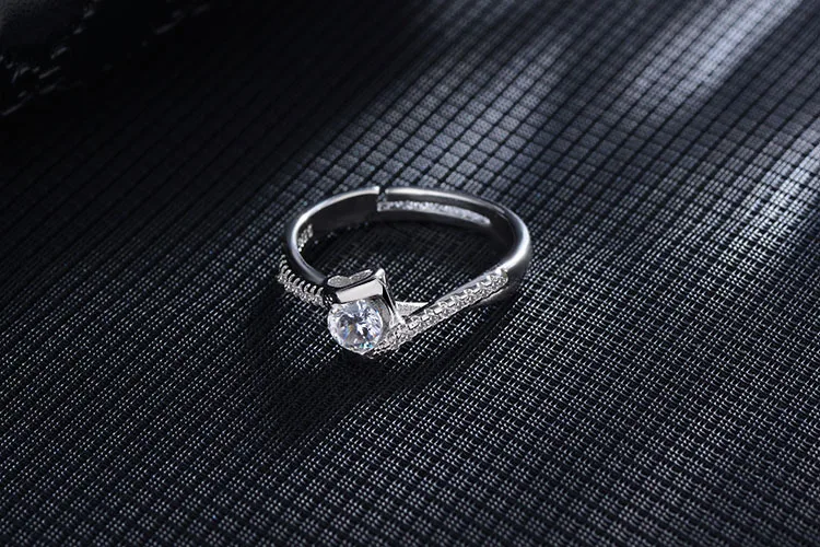 Женское кольцо из серебра 925 пробы с фианитом | Украшения и аксессуары