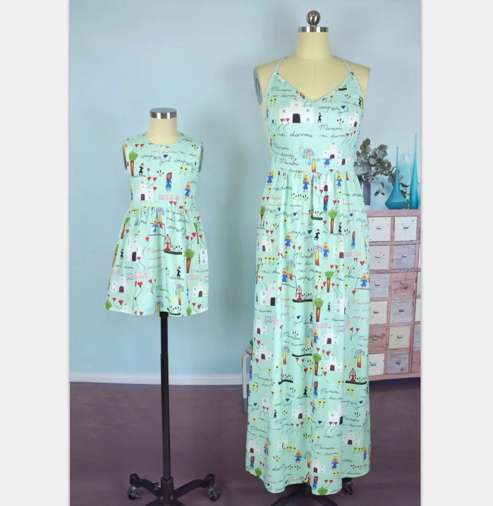 Летние Семейные комплекты зеленое сексуальное платье на бретелях с цветочным