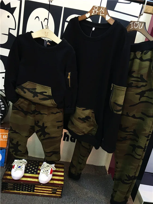 Спортивный костюм для мальчиков Семейный комплект из футболки и брюк модная