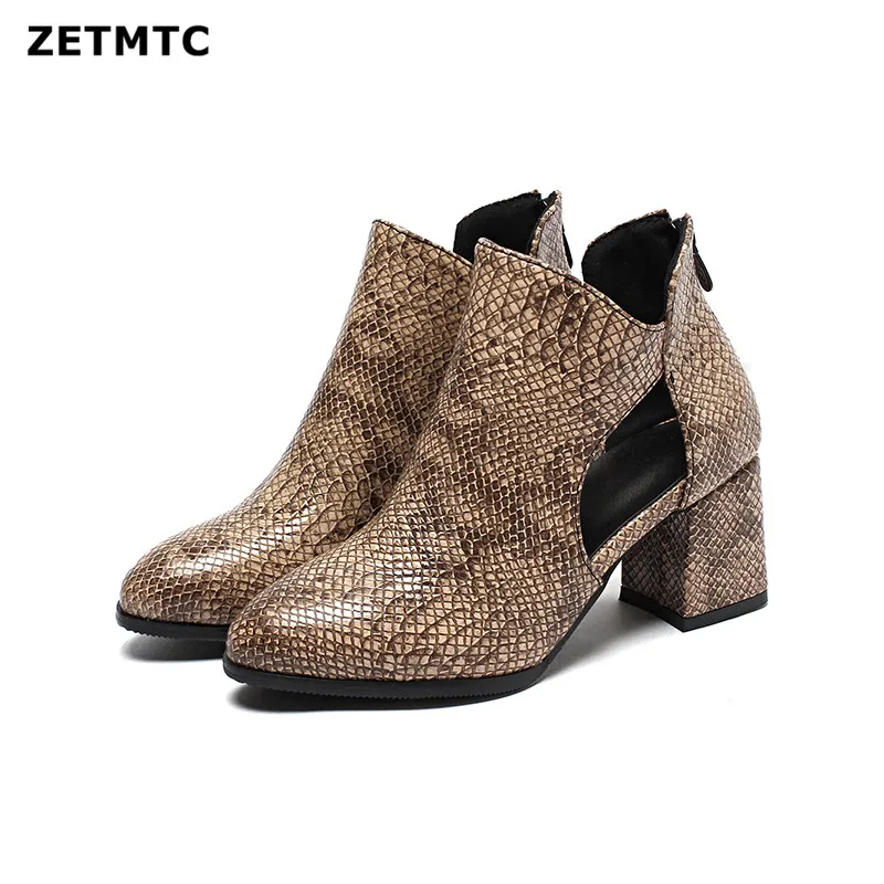 Женские босоножки со змеиным принтом коричневые ажурные на танкетке 2019 см модель