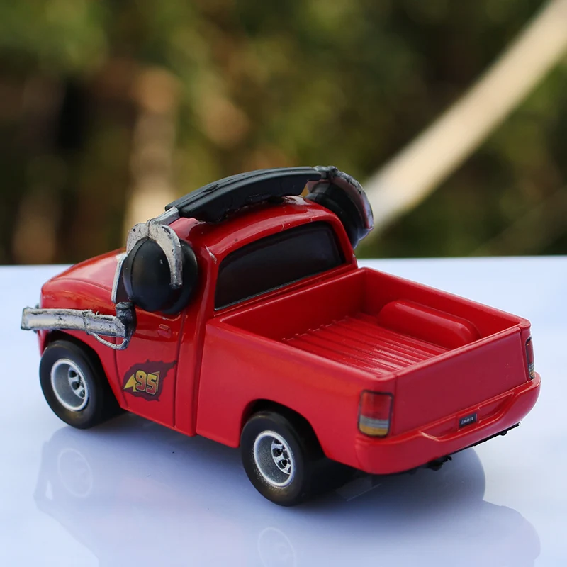 

New Pixar Cars 2 No.95 Lightning McQueen Command Vehicle 1:55 Scale Diecast Metal Alloy Model Car Cute Toys For Kid Gifts