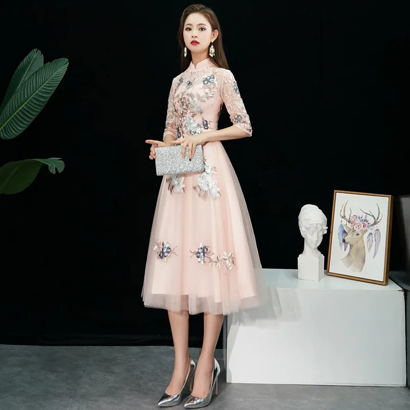 

Pink Embroidery Chinese Traditional Dress Short Qipao Bride Cheongsam Dress Vestidos Chinos Oriental Wedding Gowns Party Dresses