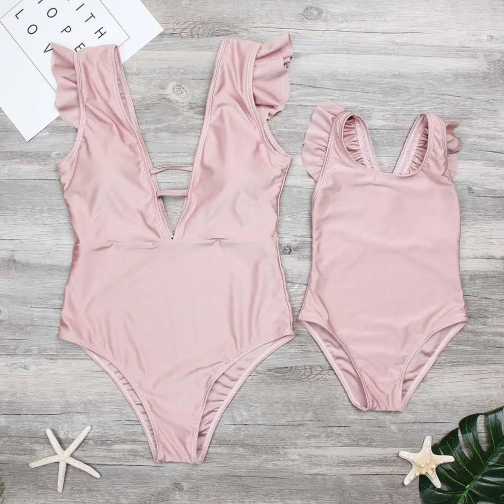 Купальные костюмы с цветочным принтом для мамы и дочки купальные в полоску