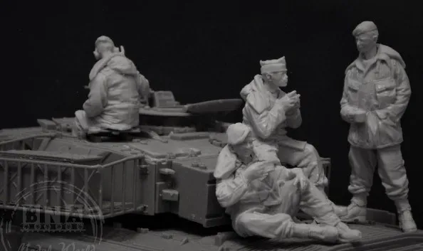Масштаб 1/35 Современная британская цистерна 4 человека миниатюры полимерная
