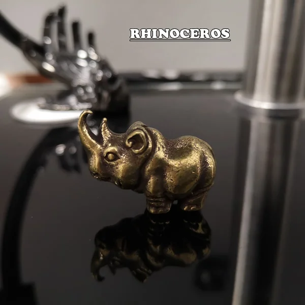 Rhinoceros Мини ретро латунный животный Статуэтка медный верблюд украшение стола орнамент домашний офисный стол Декоративная скульптура карманная ручная игрушка подарок - Цвет: Rhinoceros