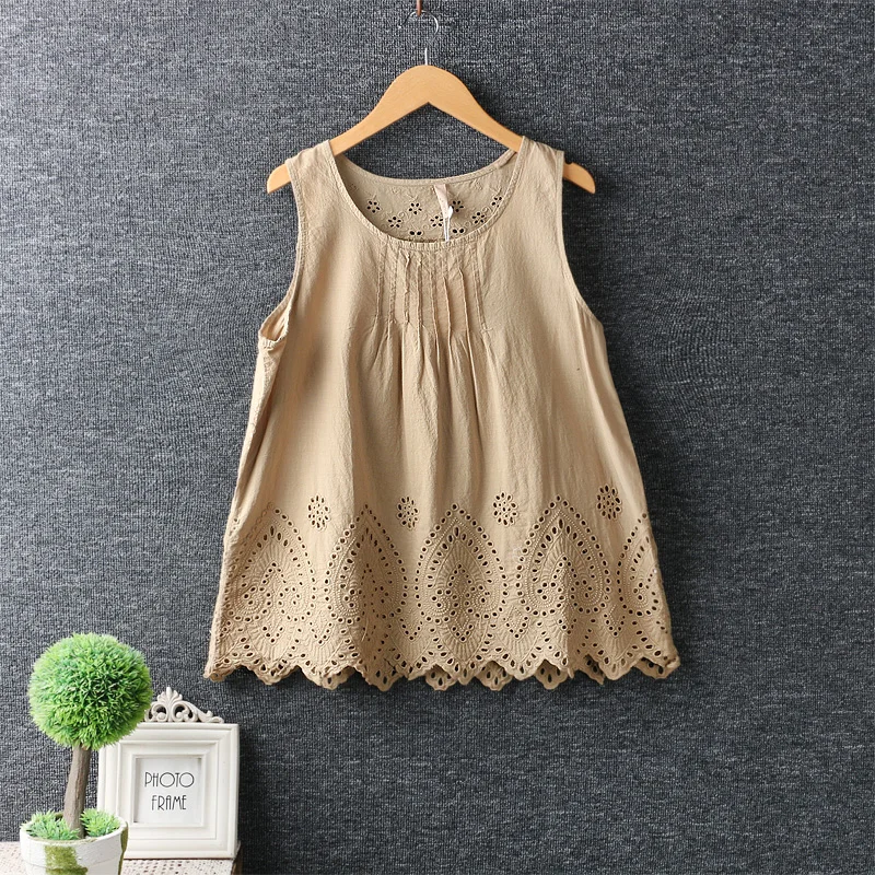 Small fresh retro hollow embroidery sleeveless tank shirt top 2018 new mori girl |
